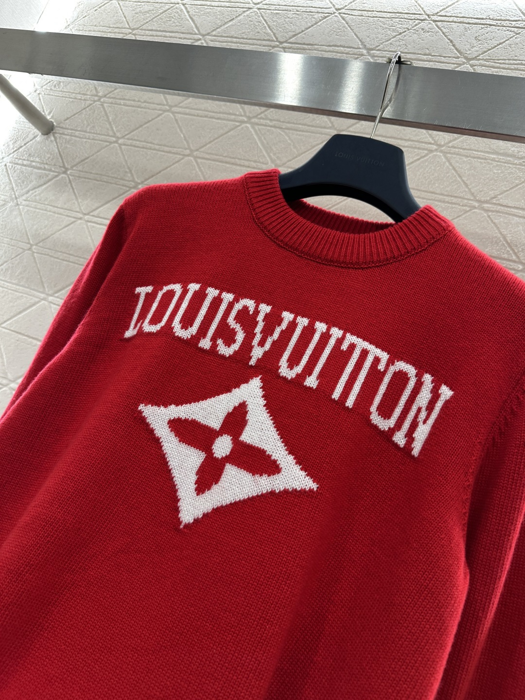 ♥Louis vuitto*♥2026新品上架 圆领针织套头毛衣定制YB羊毛纱线织造，质感细腻，穿搭舒适