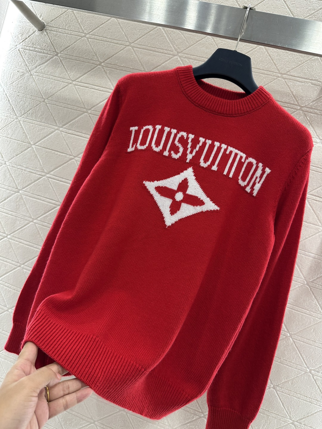 ♥Louis vuitto*♥2026新品上架 圆领针织套头毛衣定制YB羊毛纱线织造，质感细腻，穿搭舒适