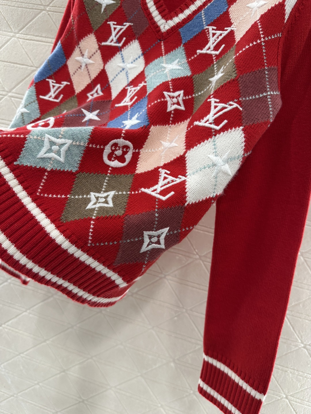 ♥Louis vuitto*♥2025新品上架 桃心领刺绣套头毛衣定制YB羊毛针织材质，质感高级，舒适保