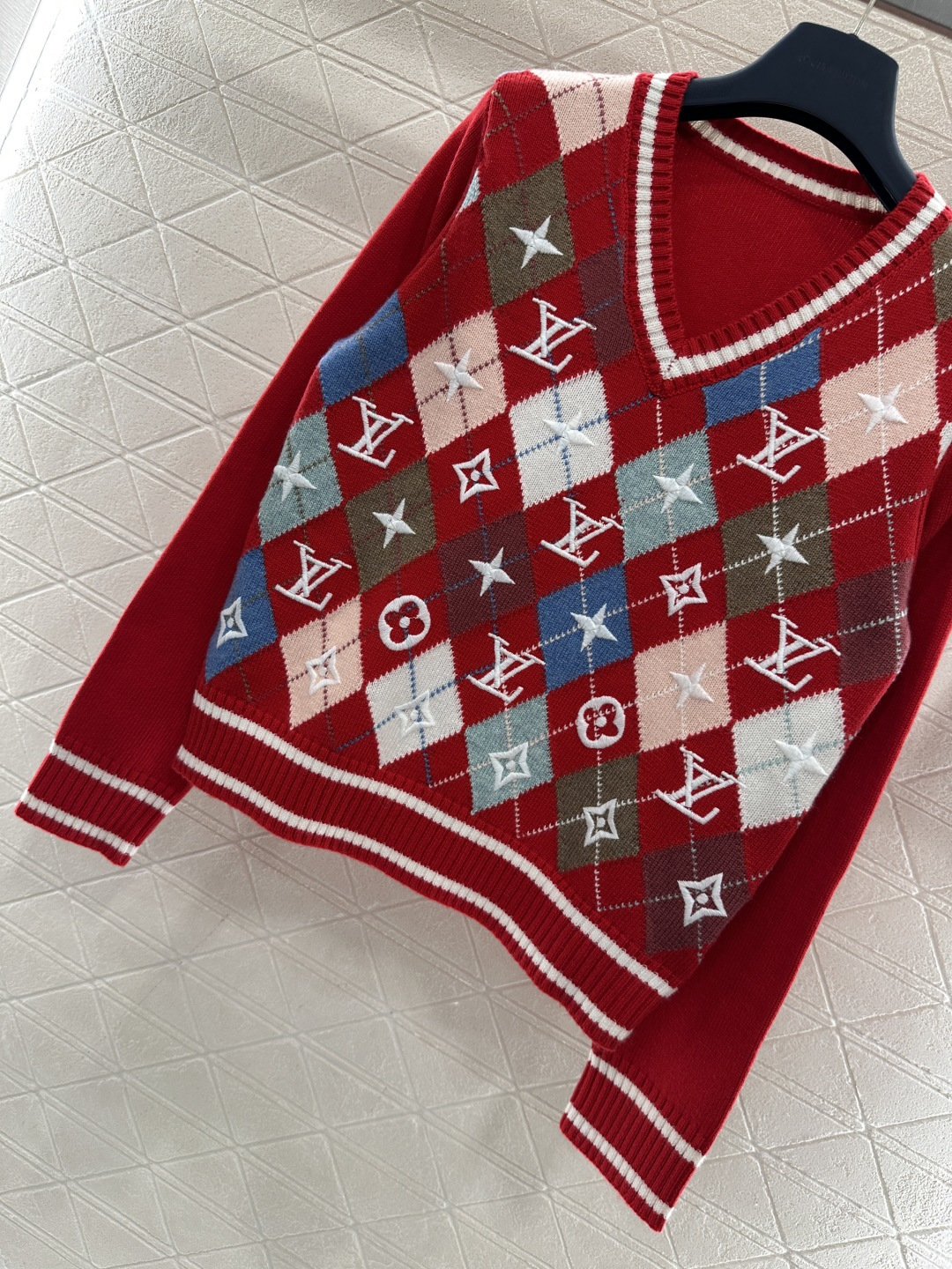 ♥Louis vuitto*♥2025新品上架 桃心领刺绣套头毛衣定制YB羊毛针织材质，质感高级，舒适保