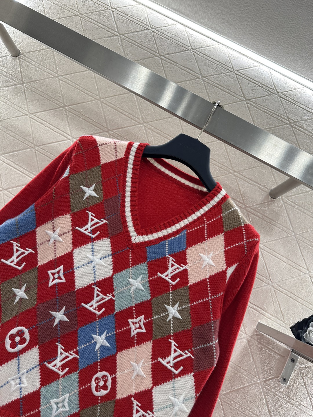 ♥Louis vuitto*♥2025新品上架 桃心领刺绣套头毛衣定制YB羊毛针织材质，质感高级，舒适保