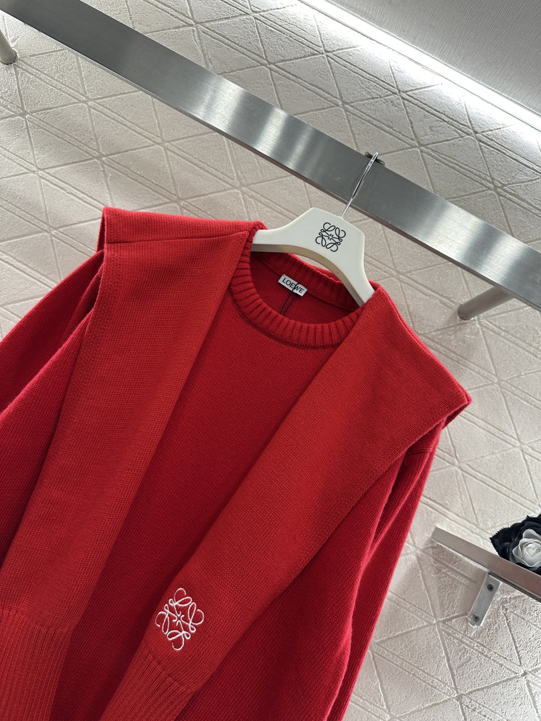 ♥Loew*♥2026新品上架 披肩领两件套针织毛衣定制YB羊毛纱线织造，质感细腻，穿搭舒适，圆领针织套