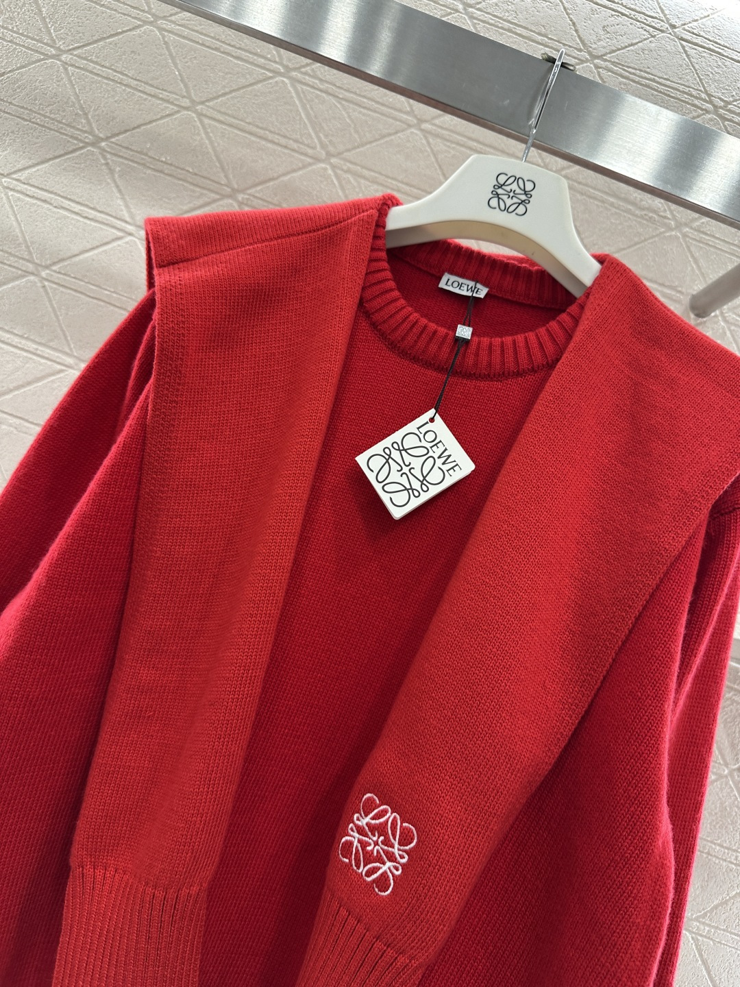 ♥Loew*♥2026新品上架 披肩领两件套针织毛衣定制YB羊毛纱线织造，质感细腻，穿搭舒适，圆领针织套