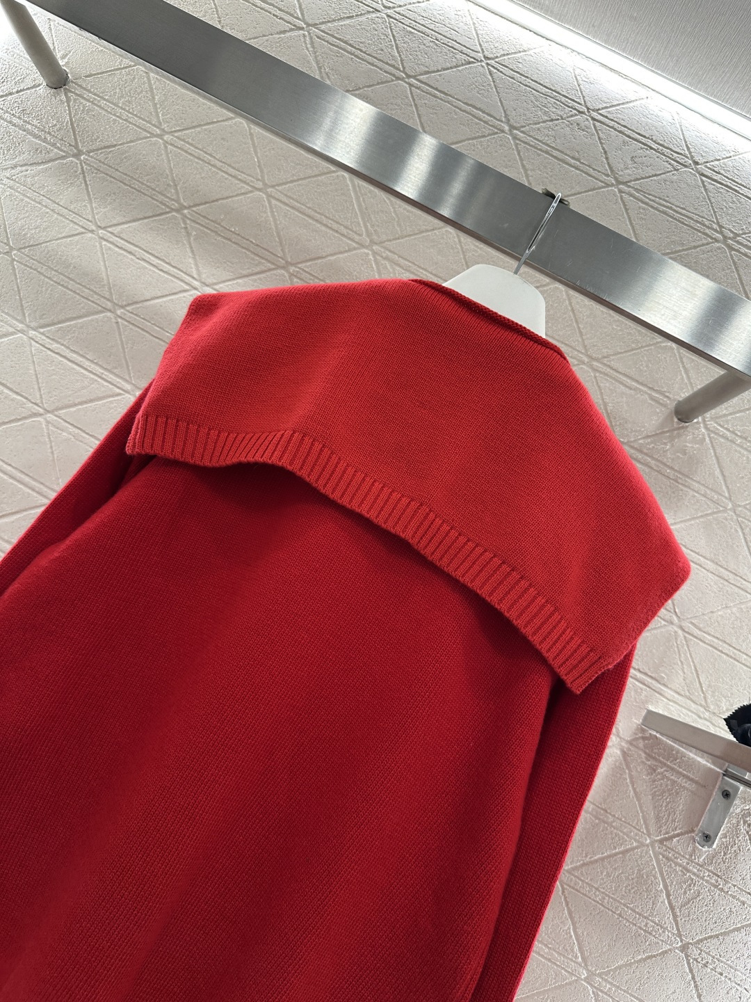 ♥Loew*♥2026新品上架 披肩领两件套针织毛衣定制YB羊毛纱线织造，质感细腻，穿搭舒适，圆领针织套