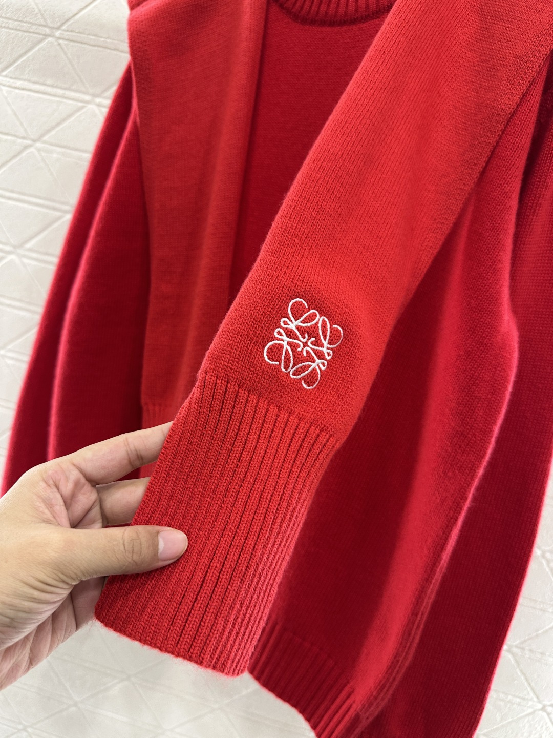 ♥Loew*♥2026新品上架 披肩领两件套针织毛衣定制YB羊毛纱线织造，质感细腻，穿搭舒适，圆领针织套