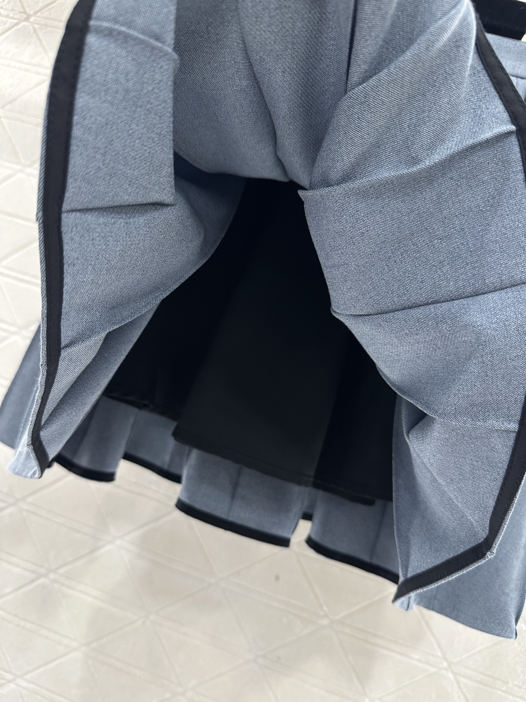 ♥Dio*♥2026新品上架 撞色立领外套百褶裙套装定制YB进口人棉材质，质感细腻，穿搭有型，雾霾蓝套装