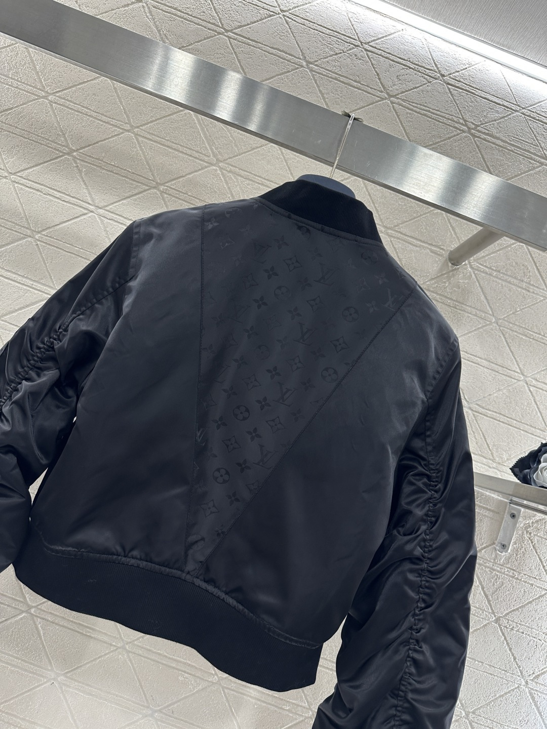 ♥Louis vuitto*♥2026新品上架 拉链解构夹克外套半裙套装定制YB进口材质，质感光泽，挺括