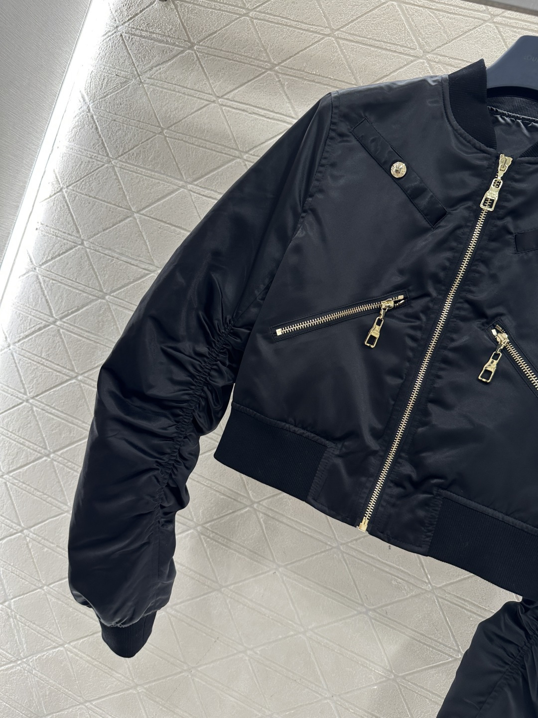 ♥Louis vuitto*♥2026新品上架 拉链解构夹克外套半裙套装定制YB进口材质，质感光泽，挺括
