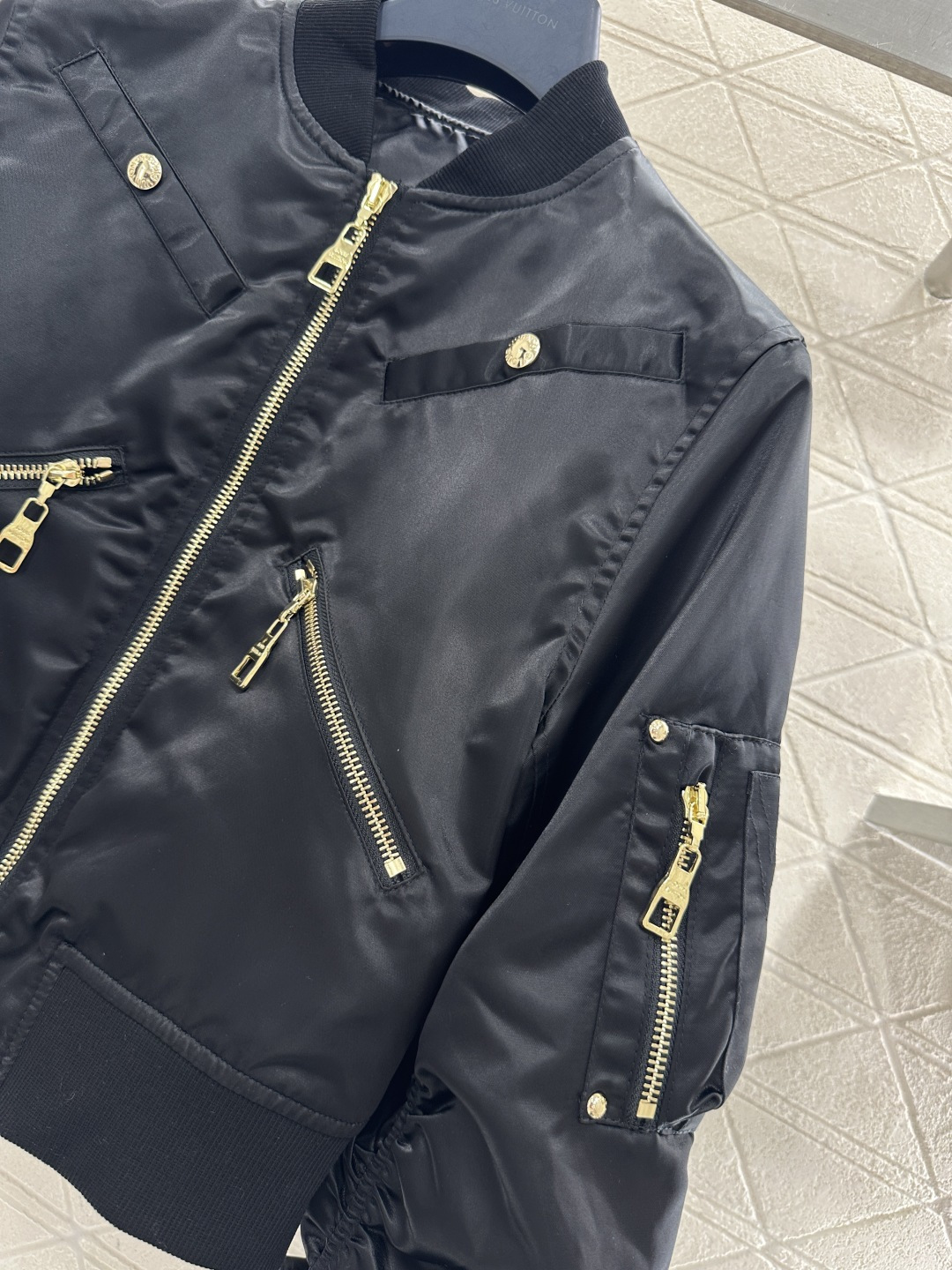 ♥Louis vuitto*♥2026新品上架 拉链解构夹克外套半裙套装定制YB进口材质，质感光泽，挺括