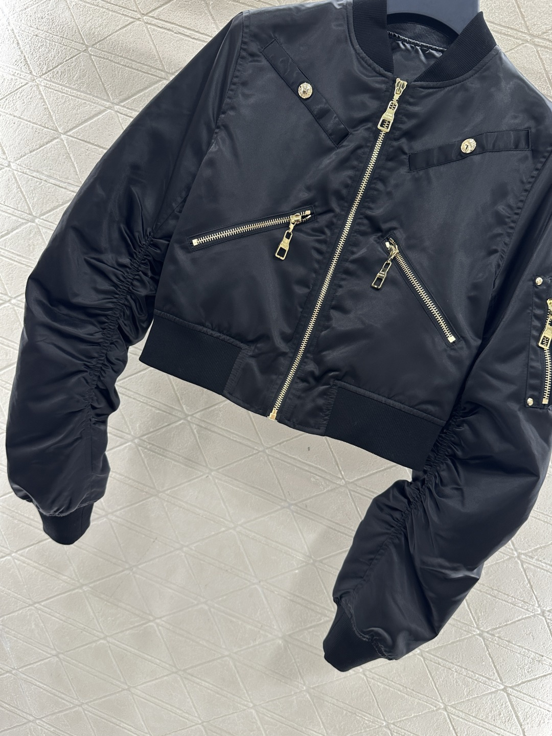 ♥Louis vuitto*♥2026新品上架 拉链解构夹克外套半裙套装定制YB进口材质，质感光泽，挺括