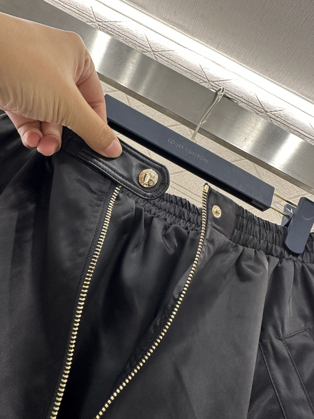 ♥Louis vuitto*♥2026新品上架 拉链解构夹克外套半裙套装定制YB进口材质，质感光泽，挺括