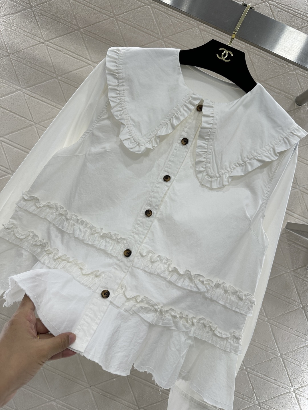 ♥Gann*♥2026新品上架 褶皱花边娃娃领衬衫定制YB原生全棉材质，质感细腻，穿搭舒适，娃娃领开襟衬