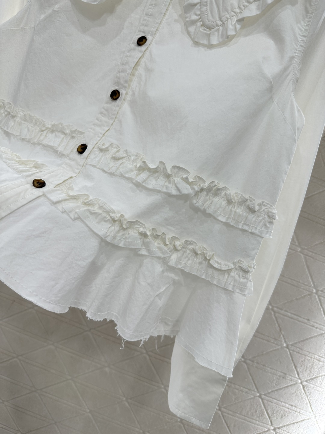 ♥Gann*♥2026新品上架 褶皱花边娃娃领衬衫定制YB原生全棉材质，质感细腻，穿搭舒适，娃娃领开襟衬