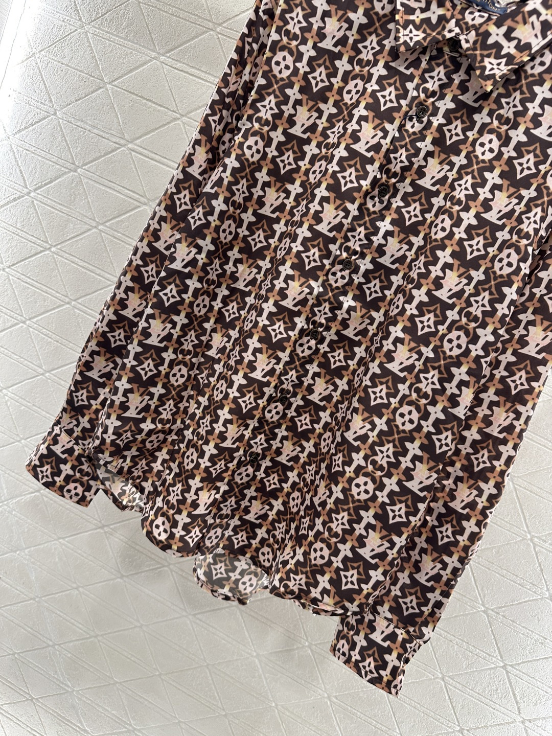 ♥Louis vuitto*♥2026新品上架 活性印花丝绸衬衫定制YB进口丝绸材质，质感光泽，舒适养肤