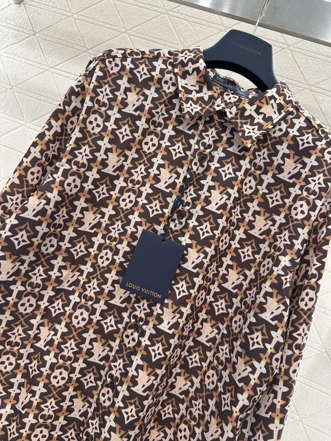 ♥Louis vuitto*♥2026新品上架 活性印花丝绸衬衫定制YB进口丝绸材质，质感光泽，舒适养肤