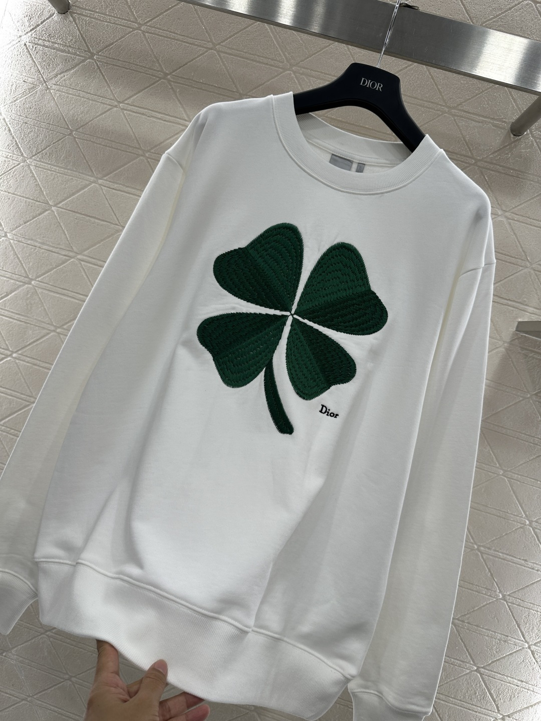 ♥Dio*♥2026新品上架 圆领刺绣四叶草字母卫衣定制YB原生全棉材质，穿搭透气，舒适有型，圆领套头卫