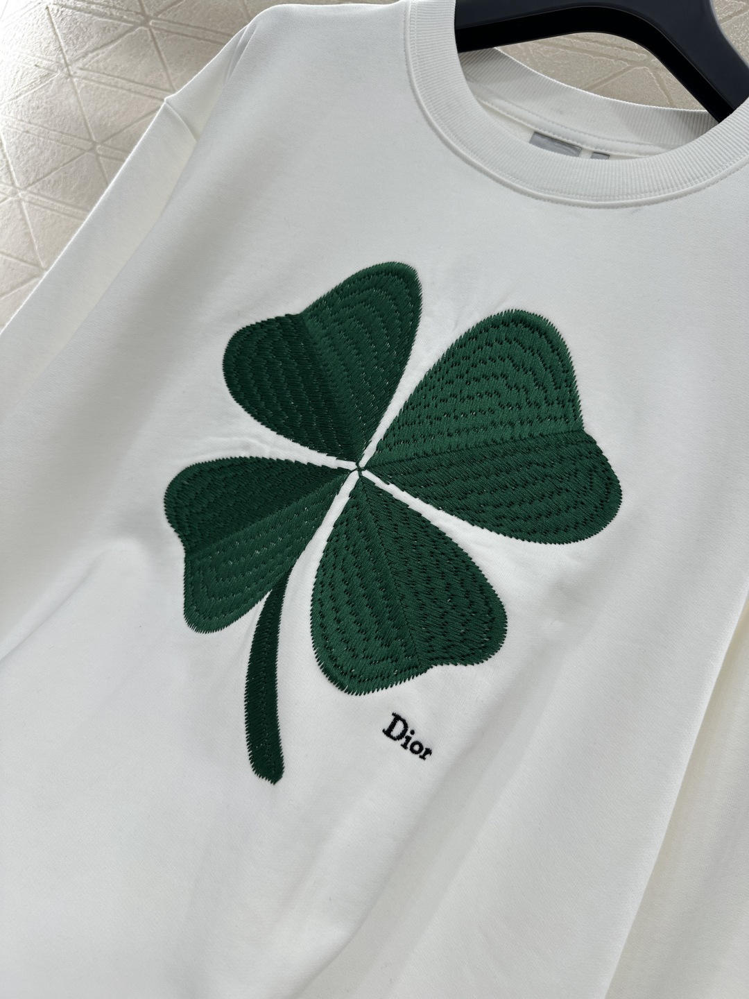 ♥Dio*♥2026新品上架 圆领刺绣四叶草字母卫衣定制YB原生全棉材质，穿搭透气，舒适有型，圆领套头卫