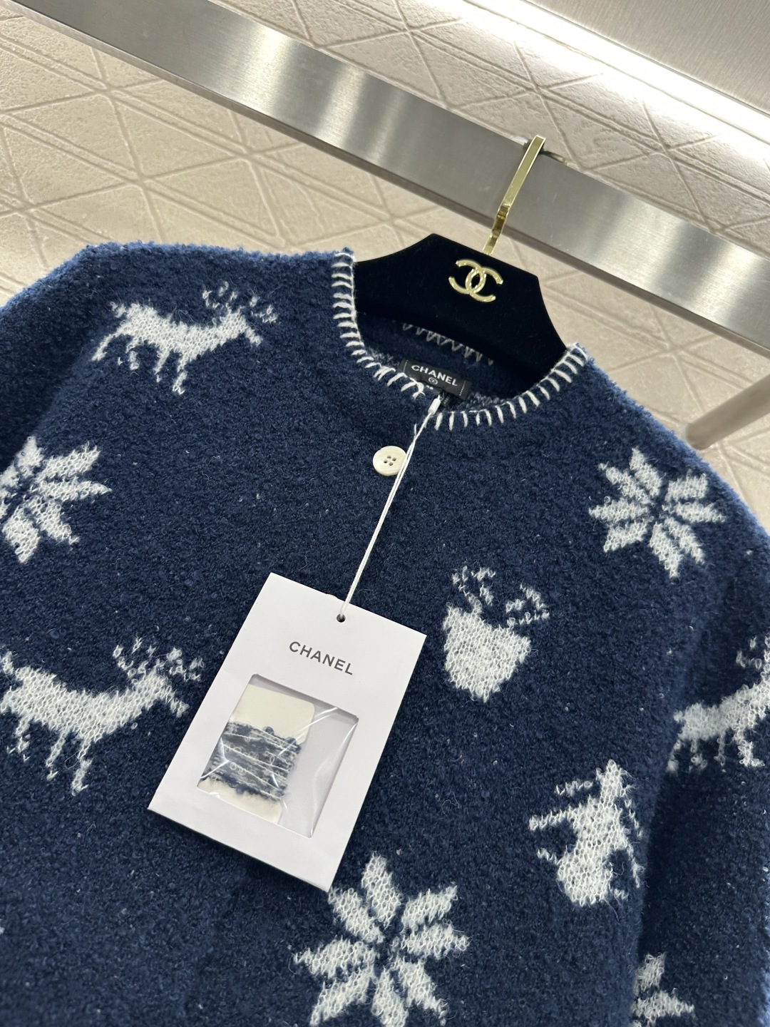 ♥Chane*♥2026新品上架 提花针织开衫定制YB羊毛纱线织造，质感细腻，穿搭舒适，圆领开衫剪裁，提