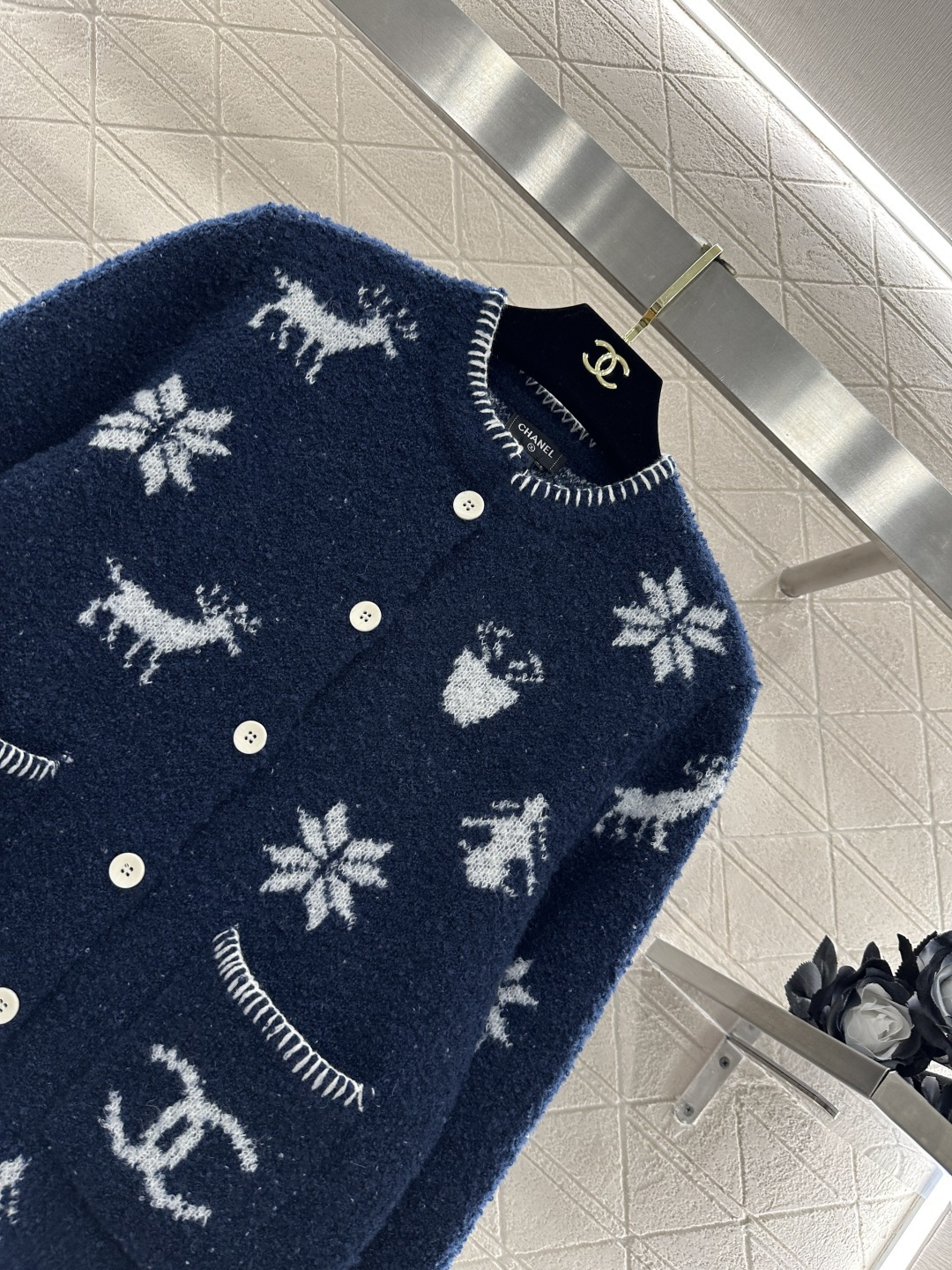 ♥Chane*♥2026新品上架 提花针织开衫定制YB羊毛纱线织造，质感细腻，穿搭舒适，圆领开衫剪裁，提