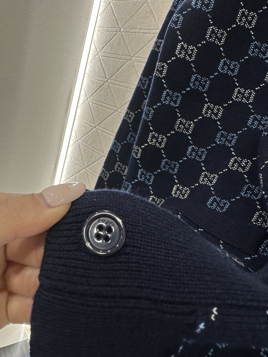 ♥Gucc*♥2026新品上架 提花针织开衫外套定制YB羊绒羊毛纱线织造，质感高级，穿搭舒适，宽松开衫剪