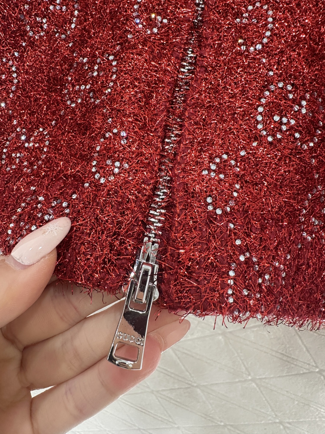 ♥Gucc*♥2026新品上架 翻领烫钻提花针织外套定制YB棉毛纱线织造，提花工艺处理，通体立体菱格分布