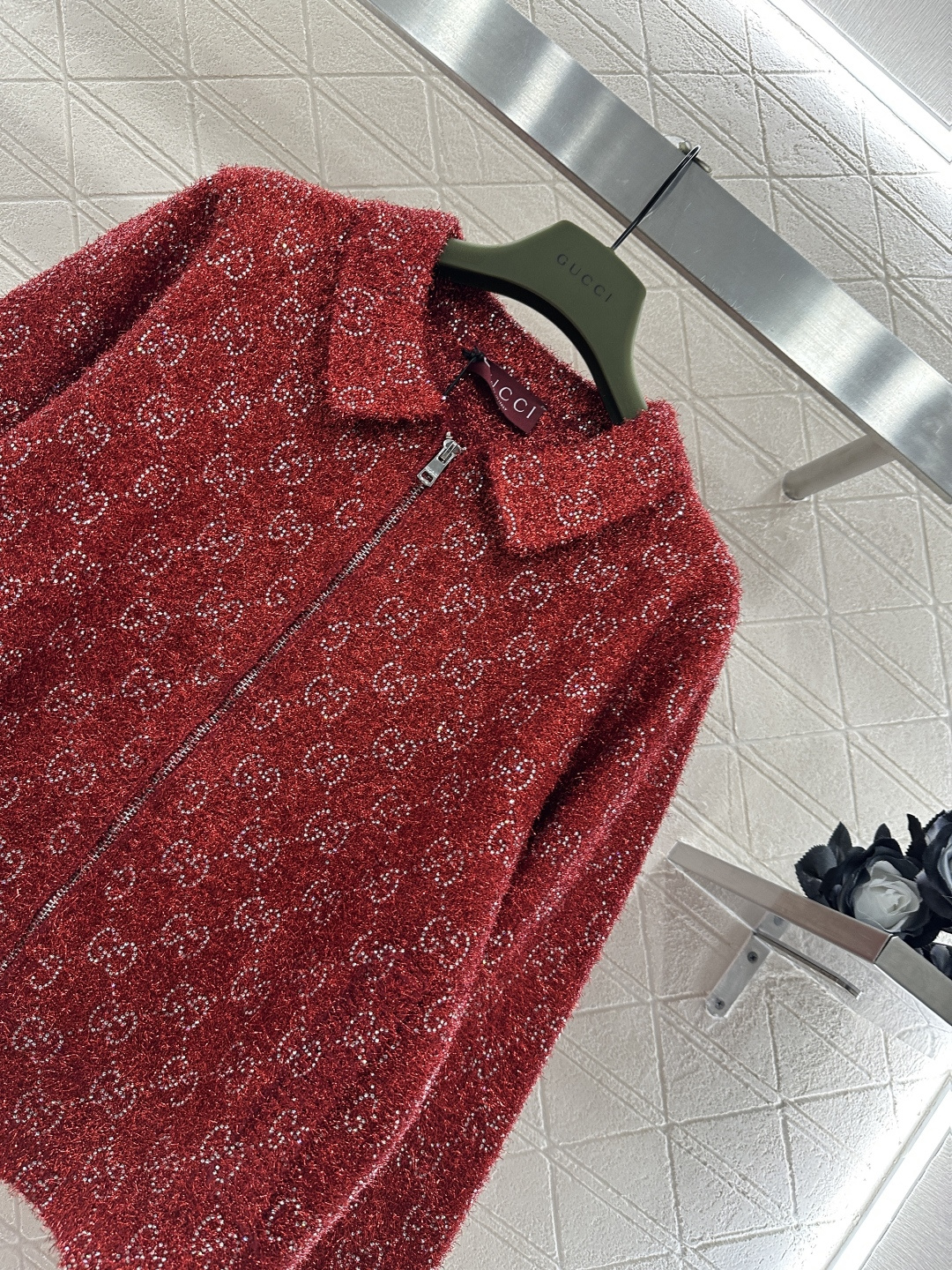 ♥Gucc*♥2026新品上架 翻领烫钻提花针织外套定制YB棉毛纱线织造，提花工艺处理，通体立体菱格分布