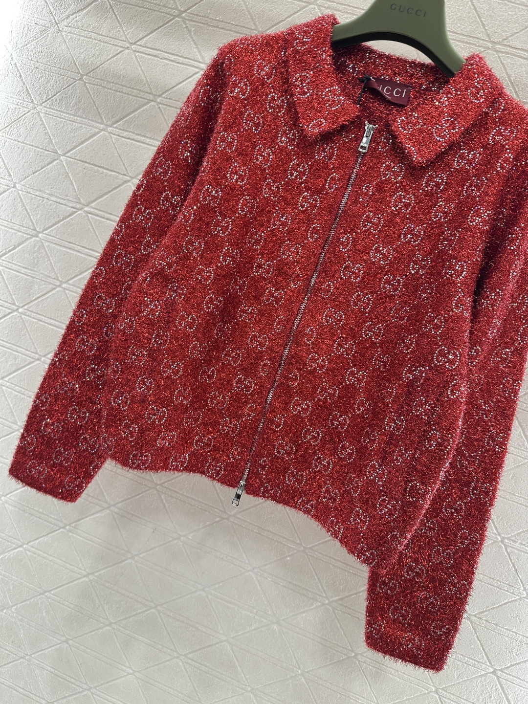 ♥Gucc*♥2026新品上架 翻领烫钻提花针织外套定制YB棉毛纱线织造，提花工艺处理，通体立体菱格分布