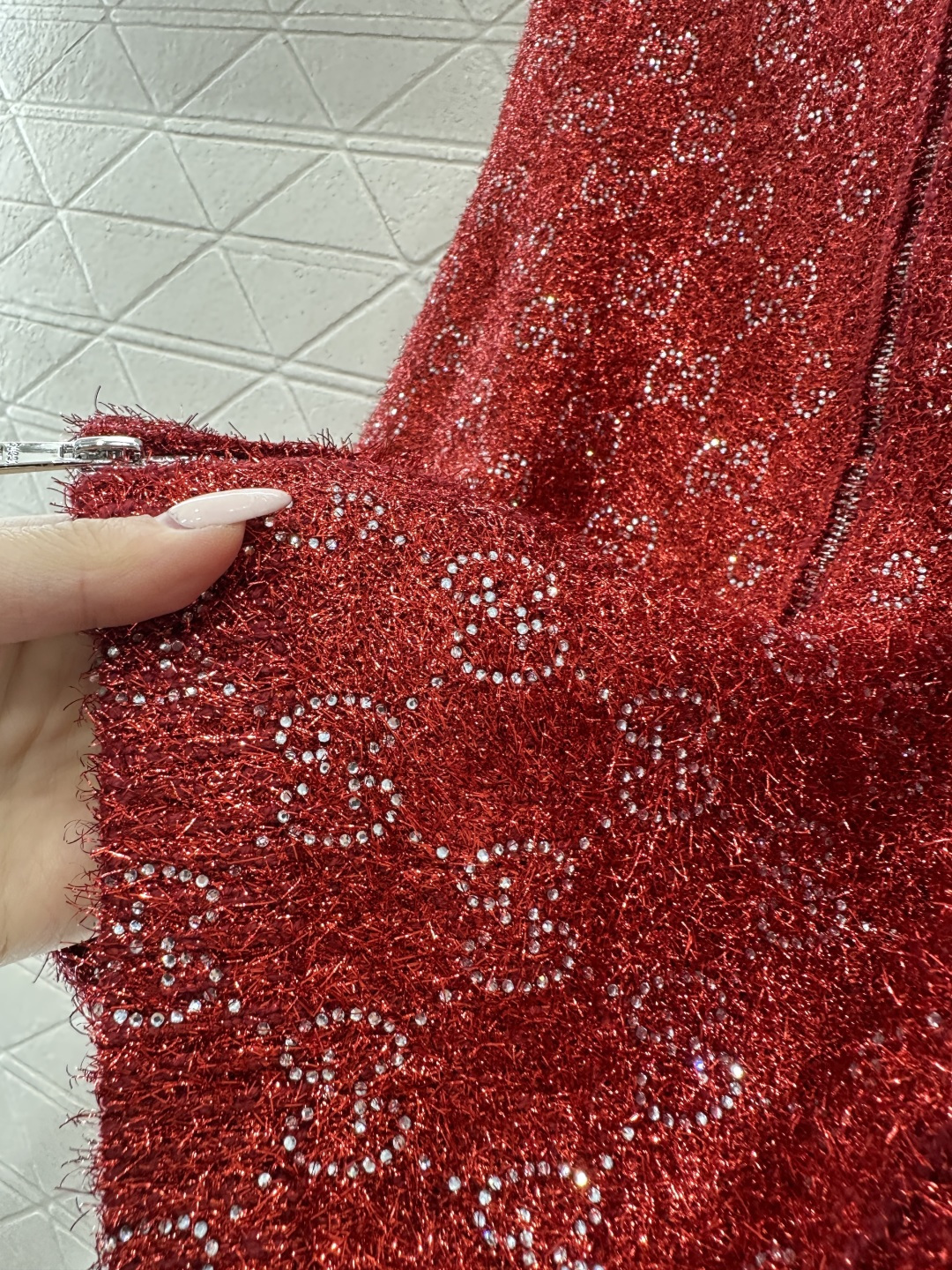 ♥Gucc*♥2026新品上架 翻领烫钻提花针织外套定制YB棉毛纱线织造，提花工艺处理，通体立体菱格分布