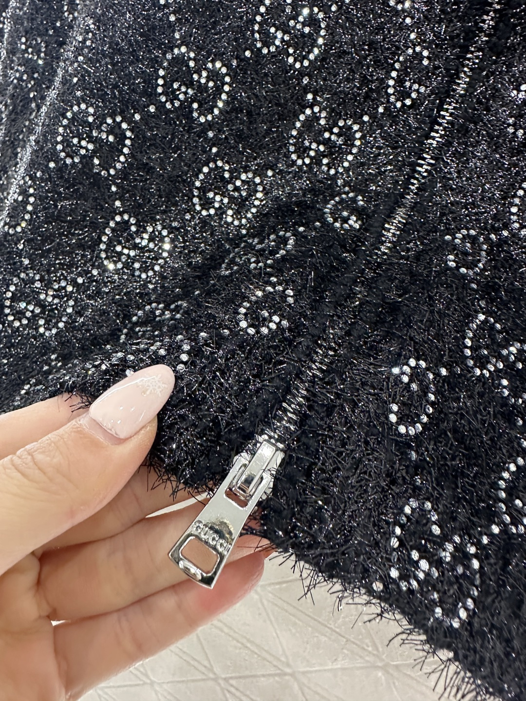 ♥Gucc*♥2026新品上架 翻领烫钻提花针织外套定制YB棉毛纱线织造，提花工艺处理，通体立体菱格分布