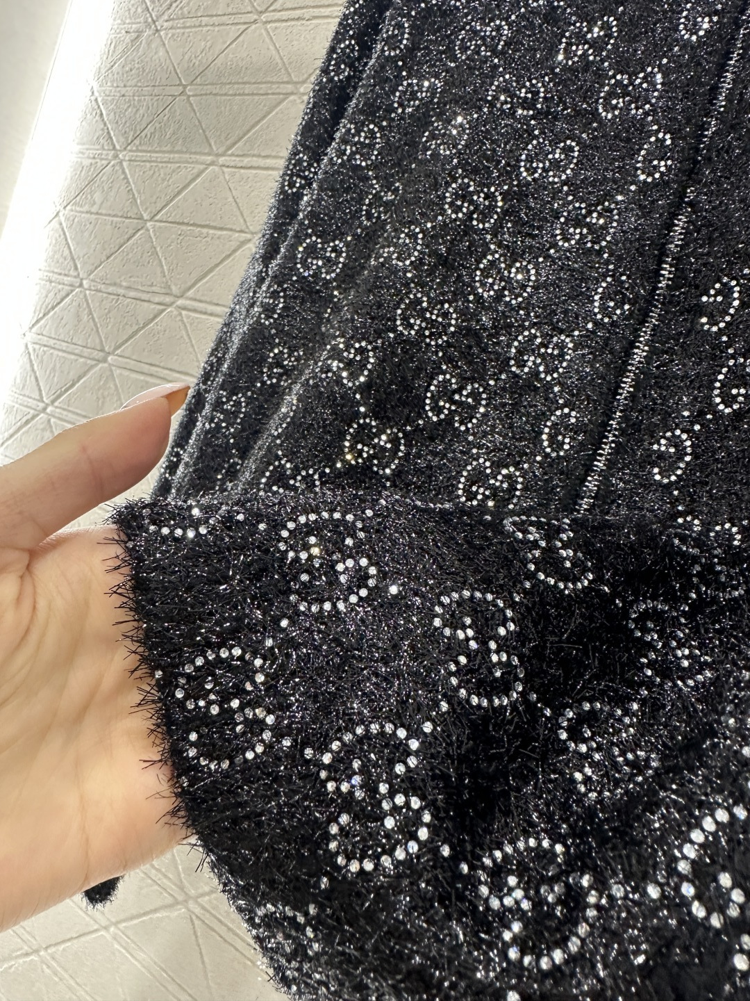 ♥Gucc*♥2026新品上架 翻领烫钻提花针织外套定制YB棉毛纱线织造，提花工艺处理，通体立体菱格分布