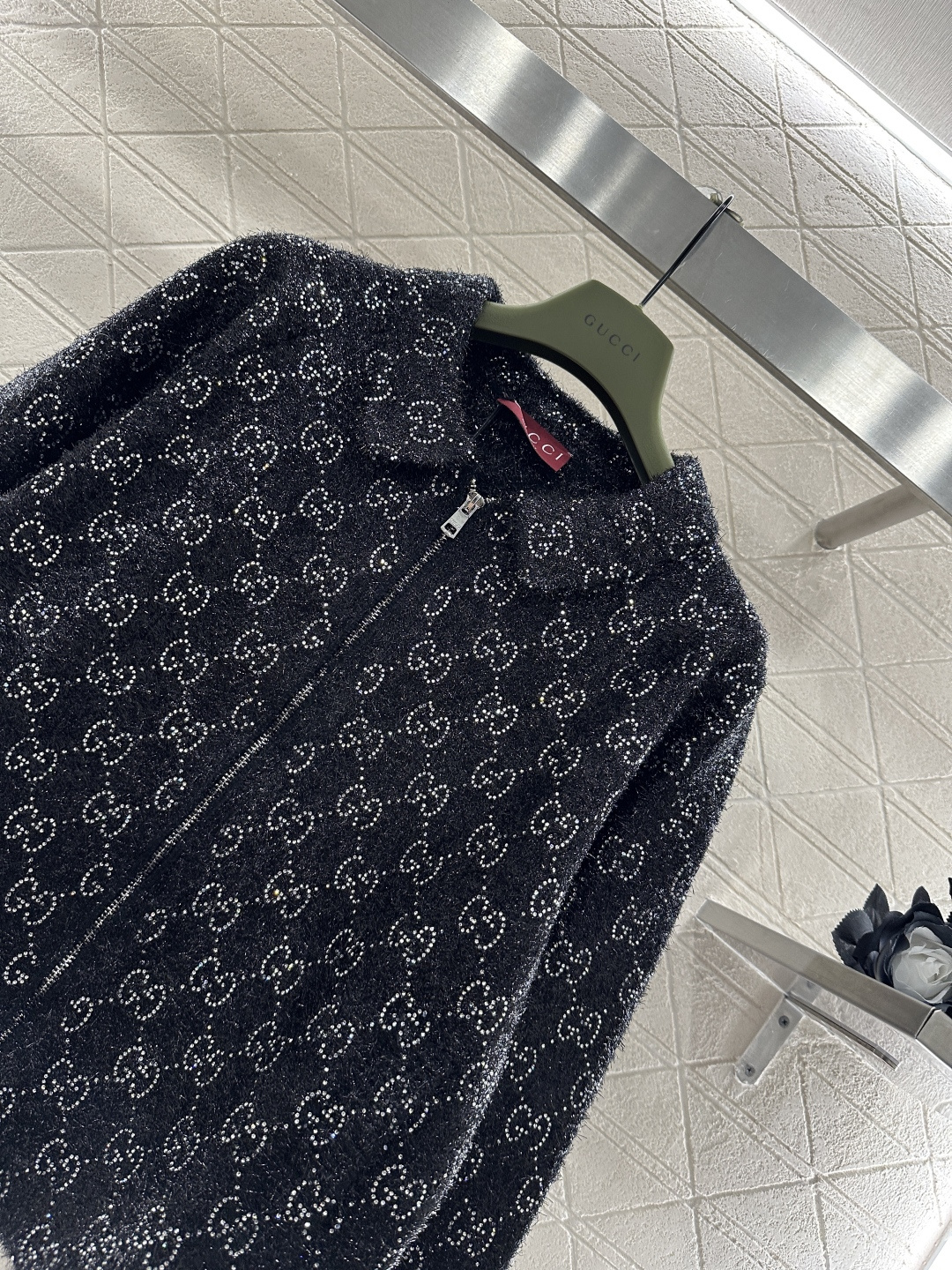 ♥Gucc*♥2026新品上架 翻领烫钻提花针织外套定制YB棉毛纱线织造，提花工艺处理，通体立体菱格分布