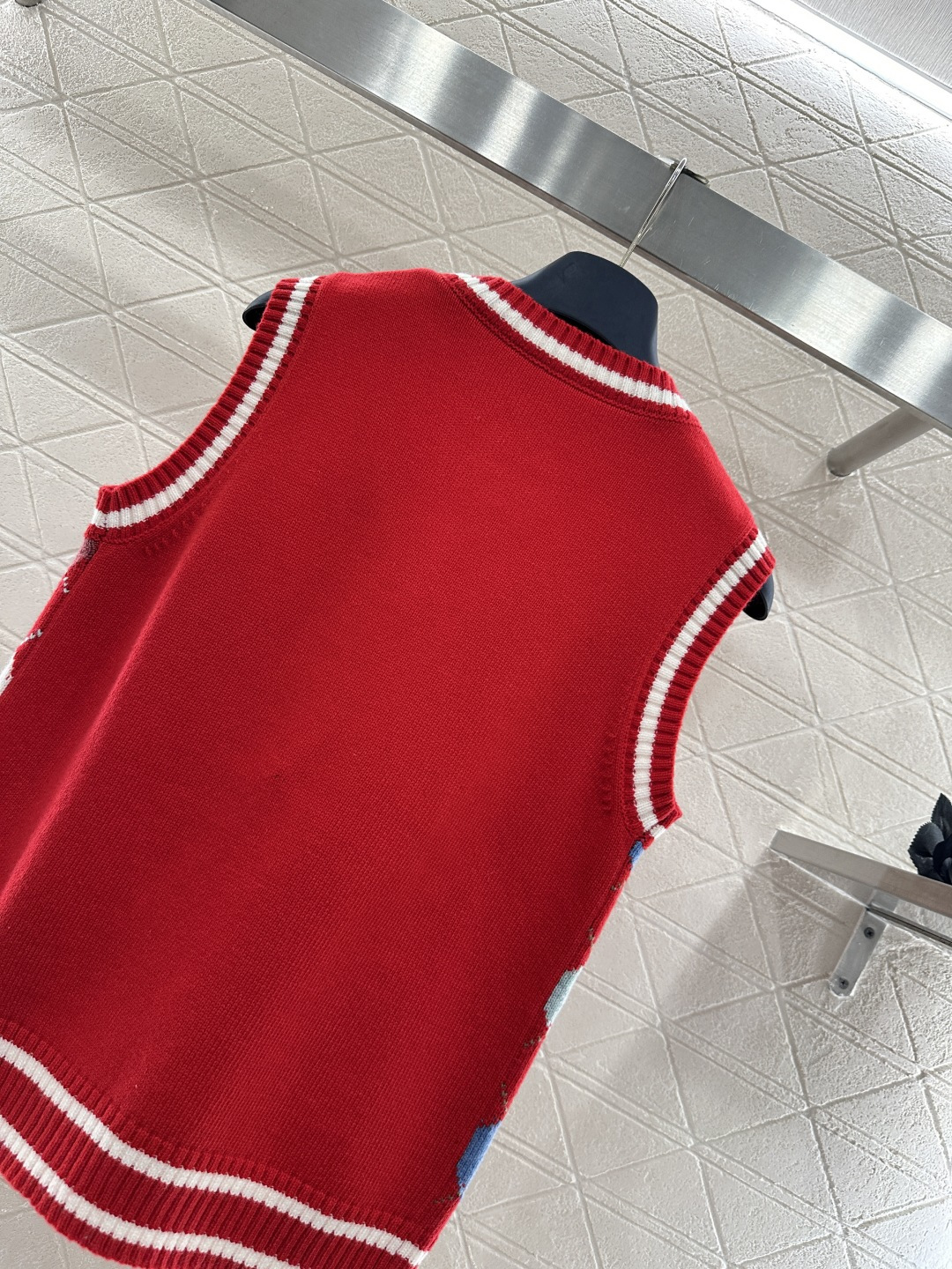 ♥Louis vuitto*♥2026新品上架 桃心领刺绣针织马甲定制YB羊毛针织材质，质感高级，舒适保