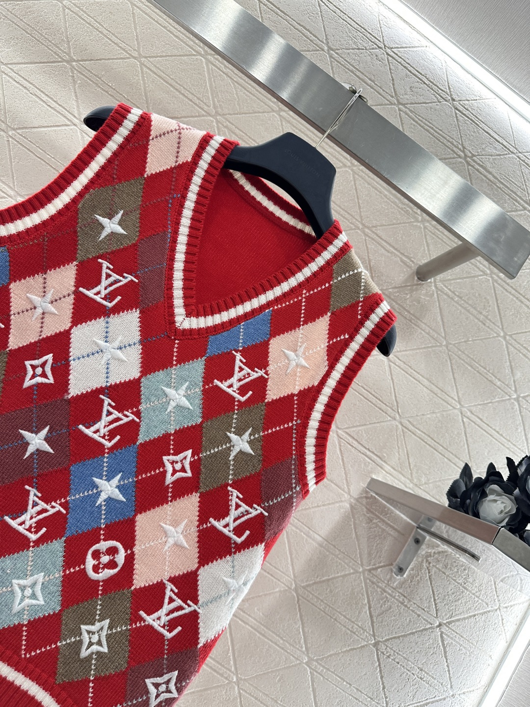 ♥Louis vuitto*♥2026新品上架 桃心领刺绣针织马甲定制YB羊毛针织材质，质感高级，舒适保