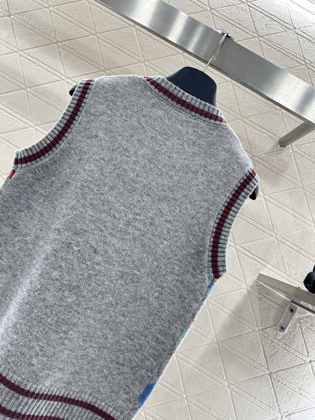 ♥Louis vuitto*♥2026新品上架 桃心领刺绣针织马甲定制YB羊毛针织材质，质感高级，舒适保