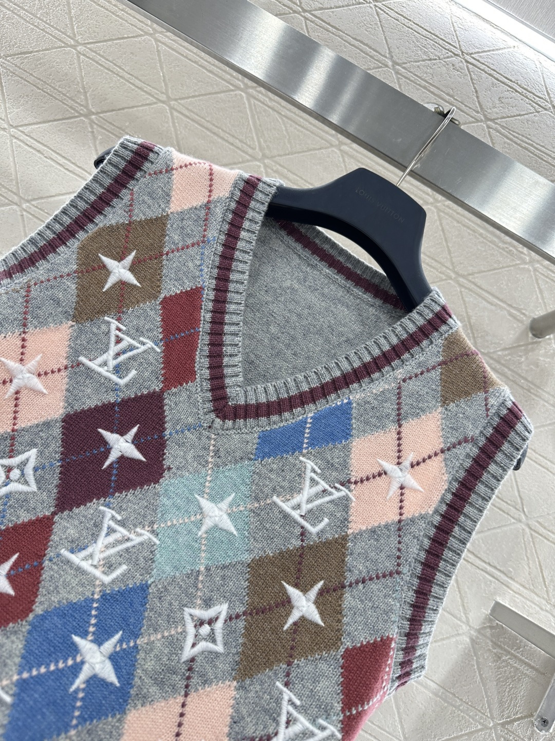 ♥Louis vuitto*♥2026新品上架 桃心领刺绣针织马甲定制YB羊毛针织材质，质感高级，舒适保