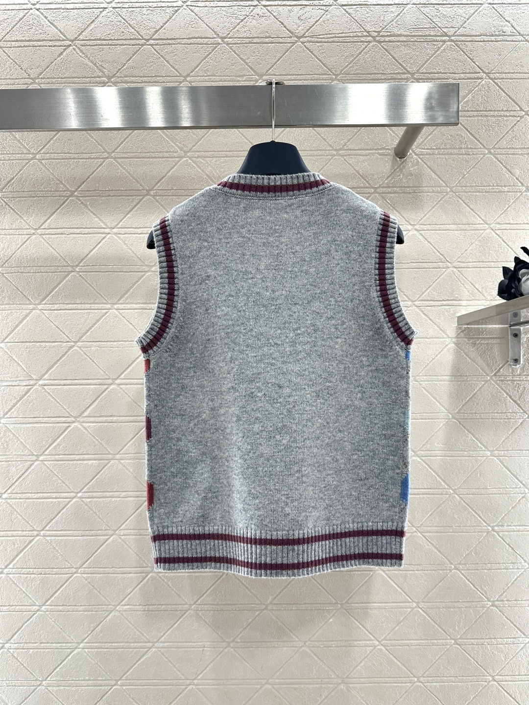 ♥Louis vuitto*♥2026新品上架 桃心领刺绣针织马甲定制YB羊毛针织材质，质感高级，舒适保