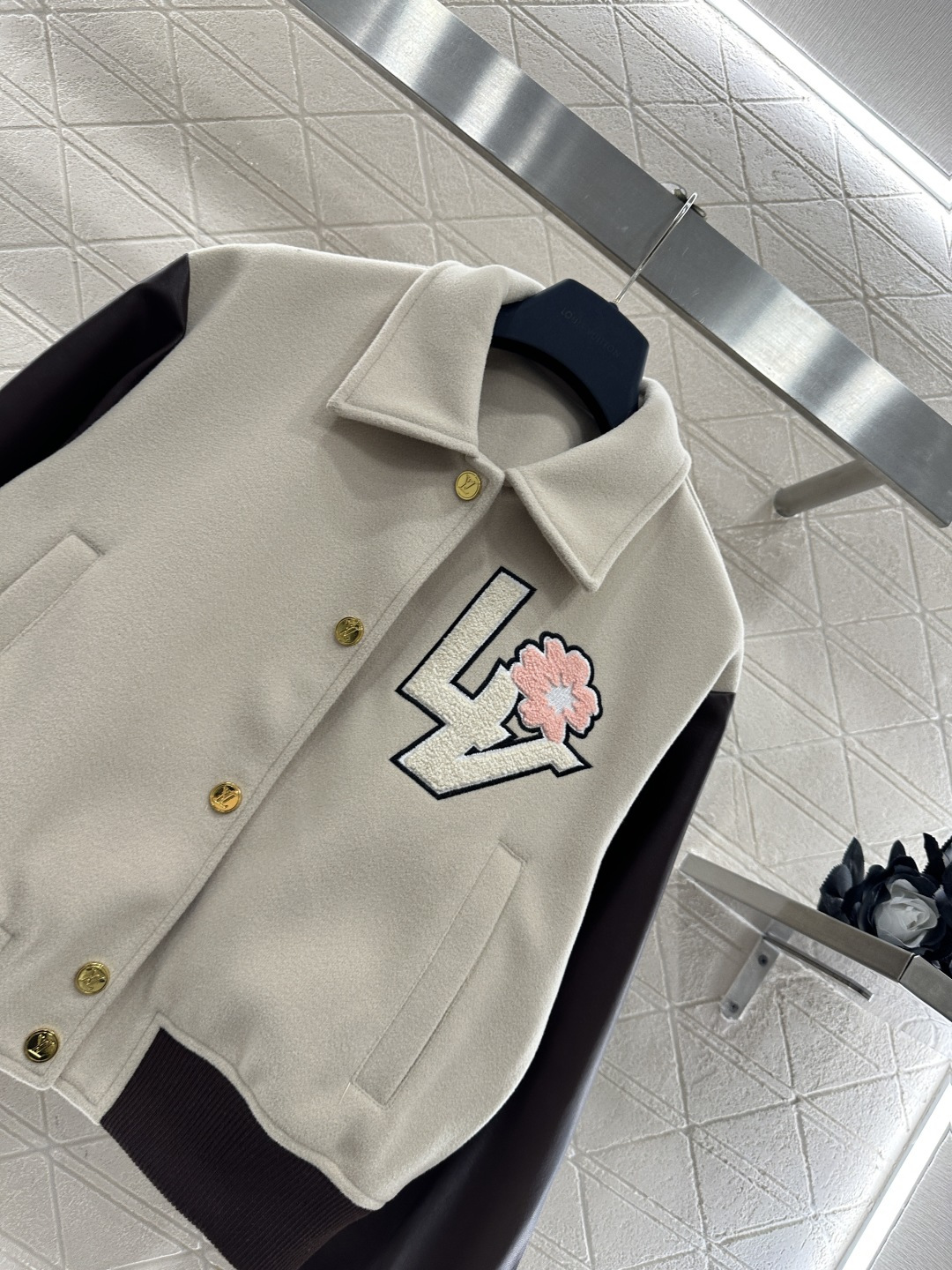 ♥Louis vuitto*♥2026新品上架 拼皮棒球毛呢外套定制YB进口毛呢材质，质感亲肤柔软，轻便