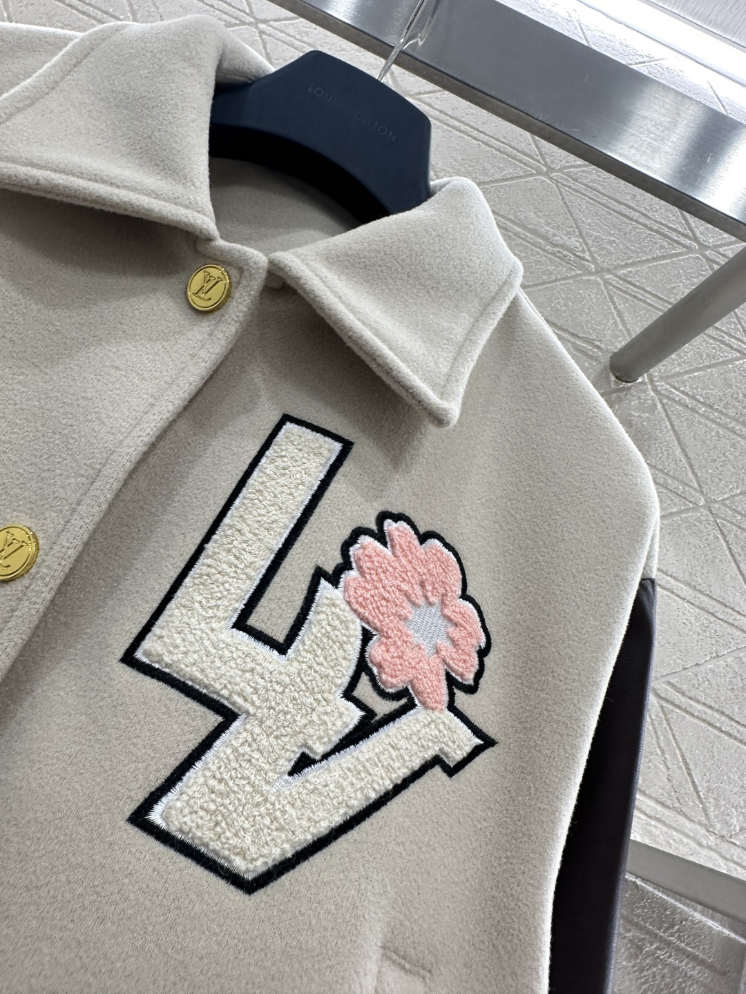 ♥Louis vuitto*♥2026新品上架 拼皮棒球毛呢外套定制YB进口毛呢材质，质感亲肤柔软，轻便