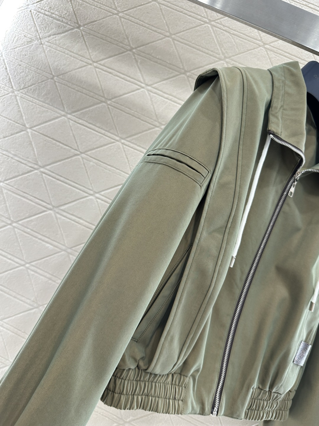 ♥Louis Vuitto*♥2026新品上架 短款垫肩翻领夹克外套定制YB进口风衣材质，其特性微弹舒适