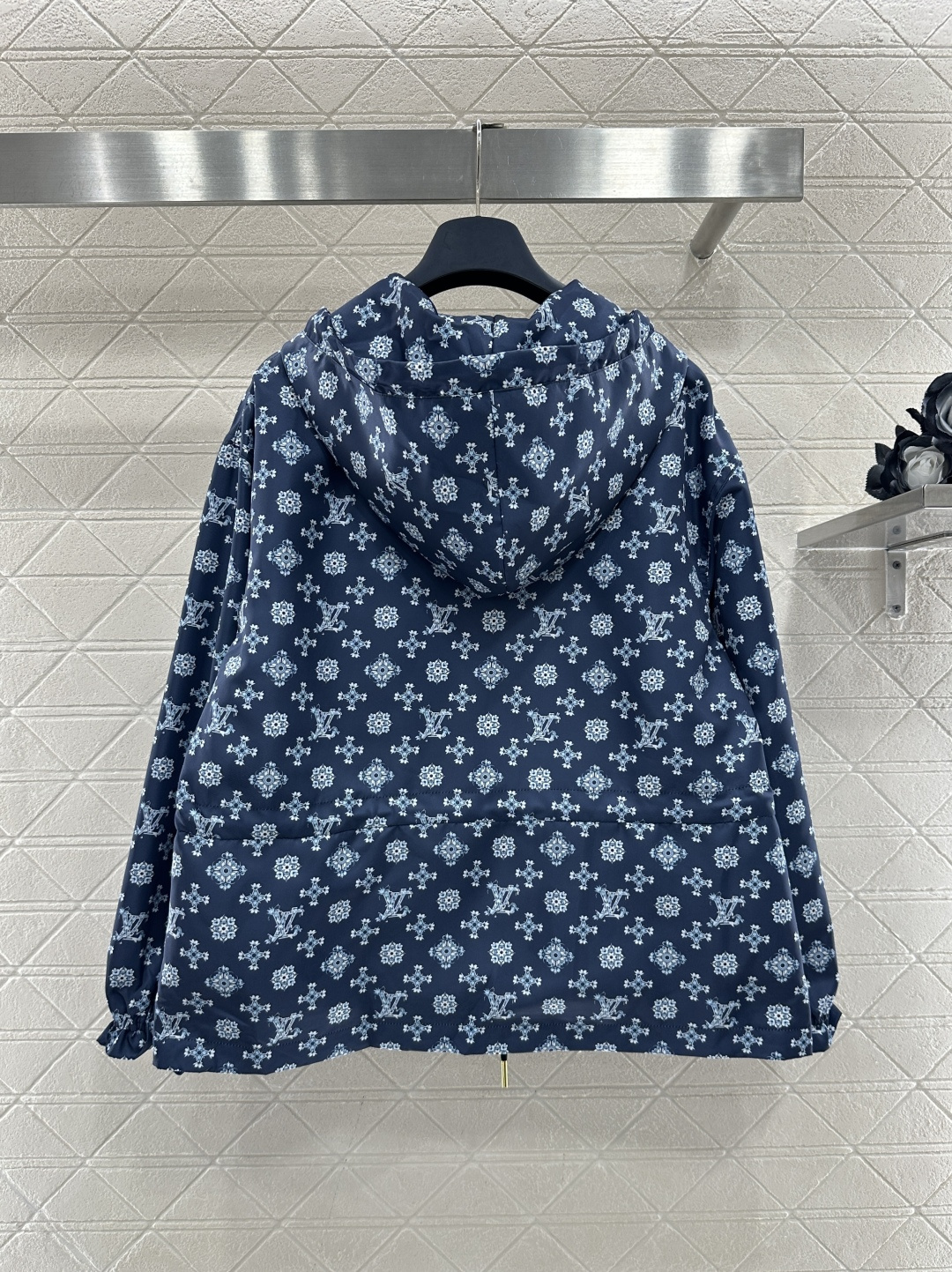 ♥Louis vuitto*♥2026新品上架 连帽抽绳冲锋衣外套定制YB进口冲锋材质，冲锋衣材质，挺括