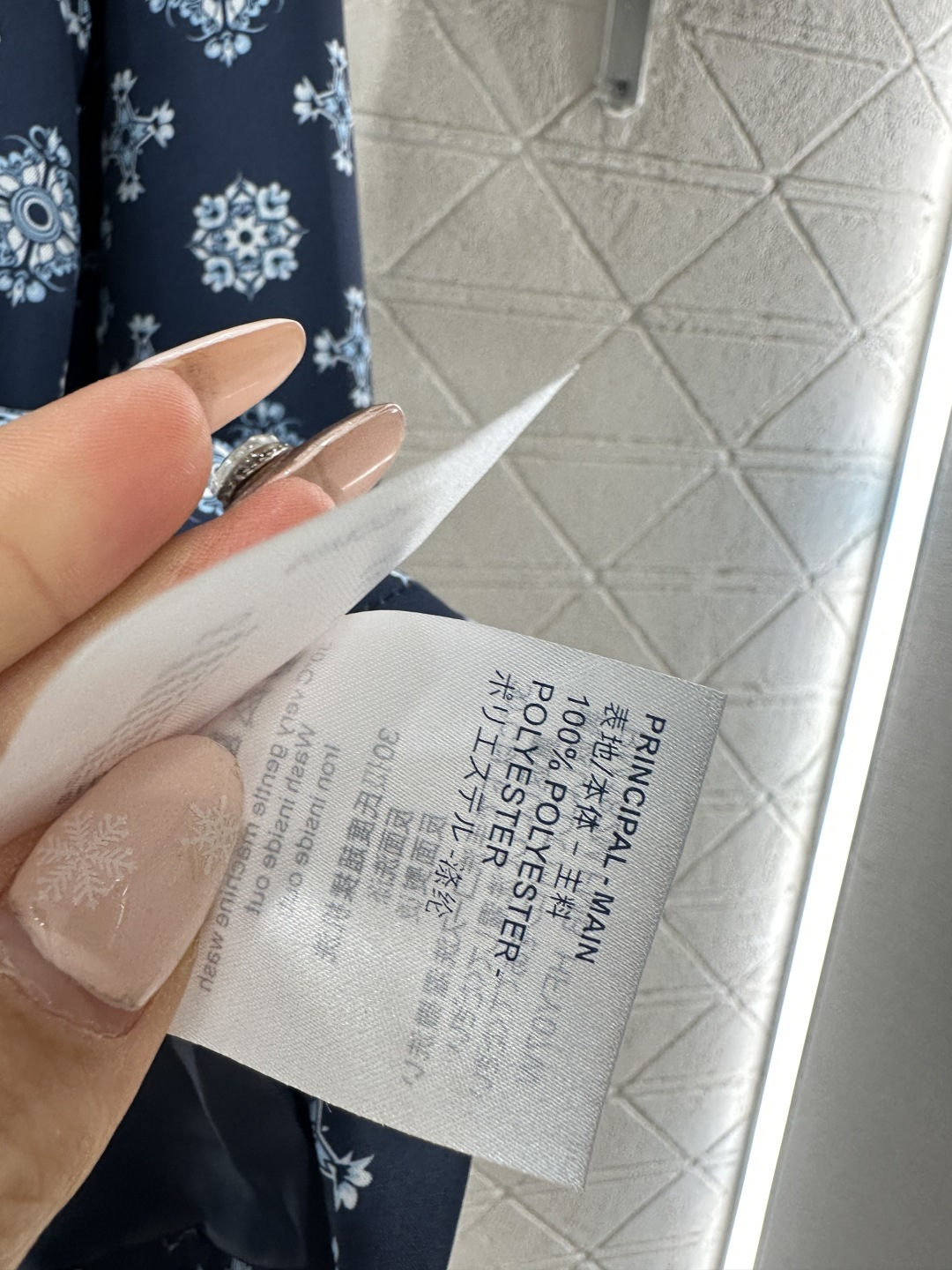 ♥Louis vuitto*♥2026新品上架 连帽抽绳冲锋衣外套定制YB进口冲锋材质，冲锋衣材质，挺括