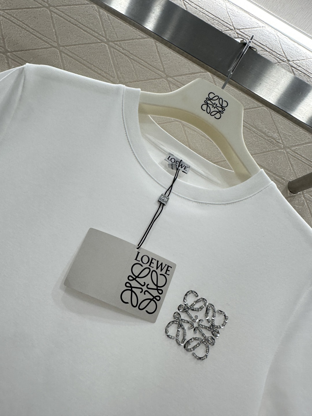 ♥Loew*♥2026新品上架 钉珠图腾徽标𝑇𝑒𝑒定制YB丝光全棉材质，透气舒适，质感十足，常规短袖T恤