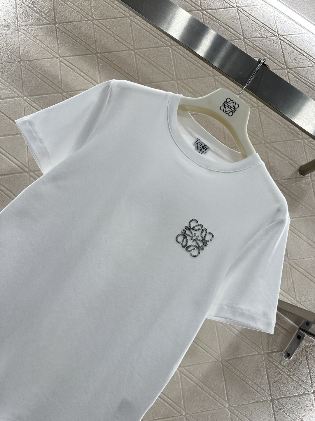 ♥Loew*♥2026新品上架 钉珠图腾徽标𝑇𝑒𝑒定制YB丝光全棉材质，透气舒适，质感十足，常规短袖T恤