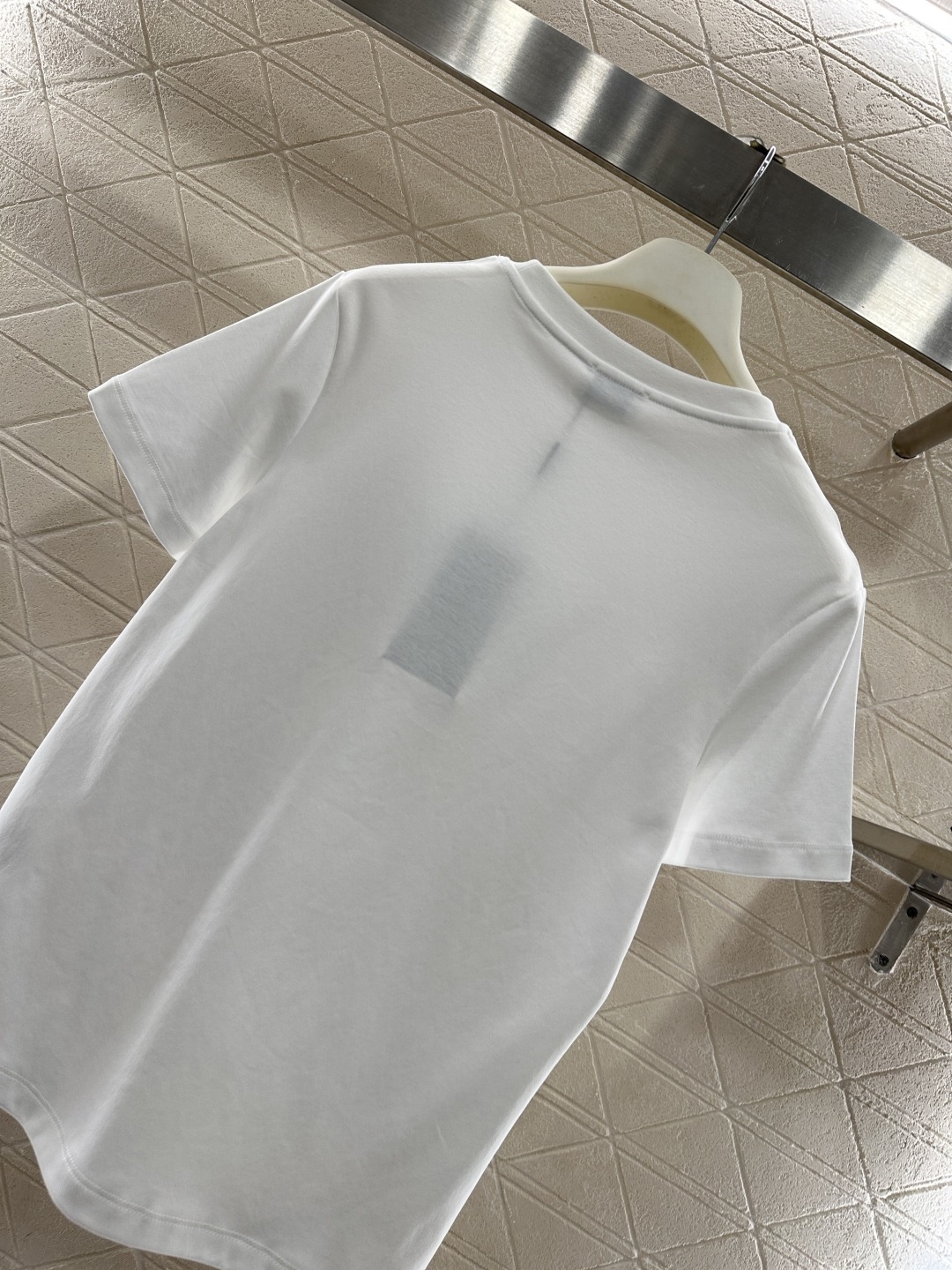 ♥Saint lauren*♥2026新品上架 钉珠字母徽标𝑇𝑒𝑒定制YB丝光全棉材质，透气舒适，质感十