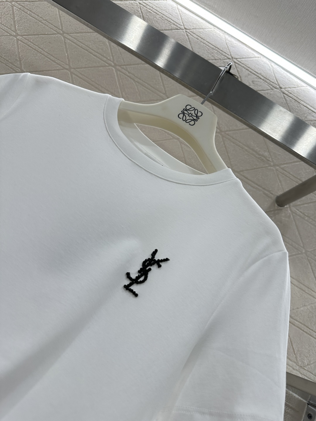 ♥Saint lauren*♥2026新品上架 钉珠字母徽标𝑇𝑒𝑒定制YB丝光全棉材质，透气舒适，质感十