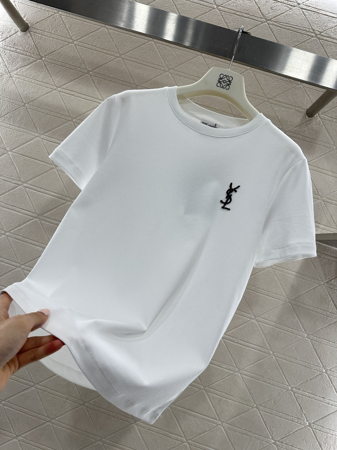 ♥Saint lauren*♥2026新品上架 钉珠字母徽标𝑇𝑒𝑒定制YB丝光全棉材质，透气舒适，质感十