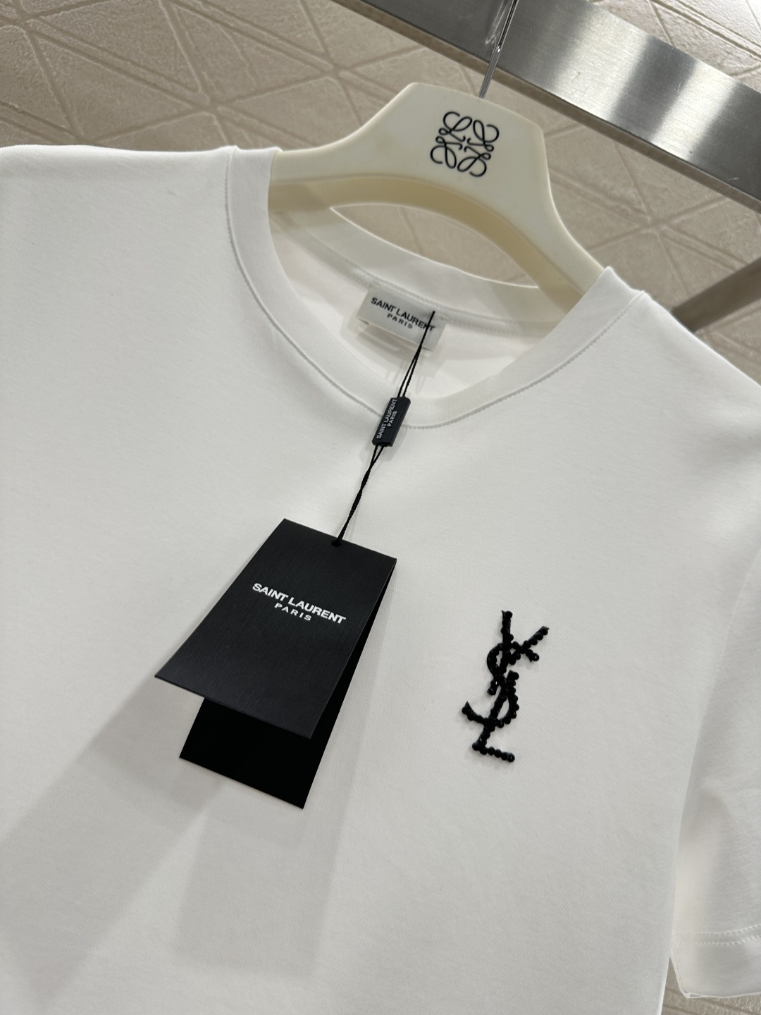 ♥Saint lauren*♥2026新品上架 钉珠字母徽标𝑇𝑒𝑒定制YB丝光全棉材质，透气舒适，质感十