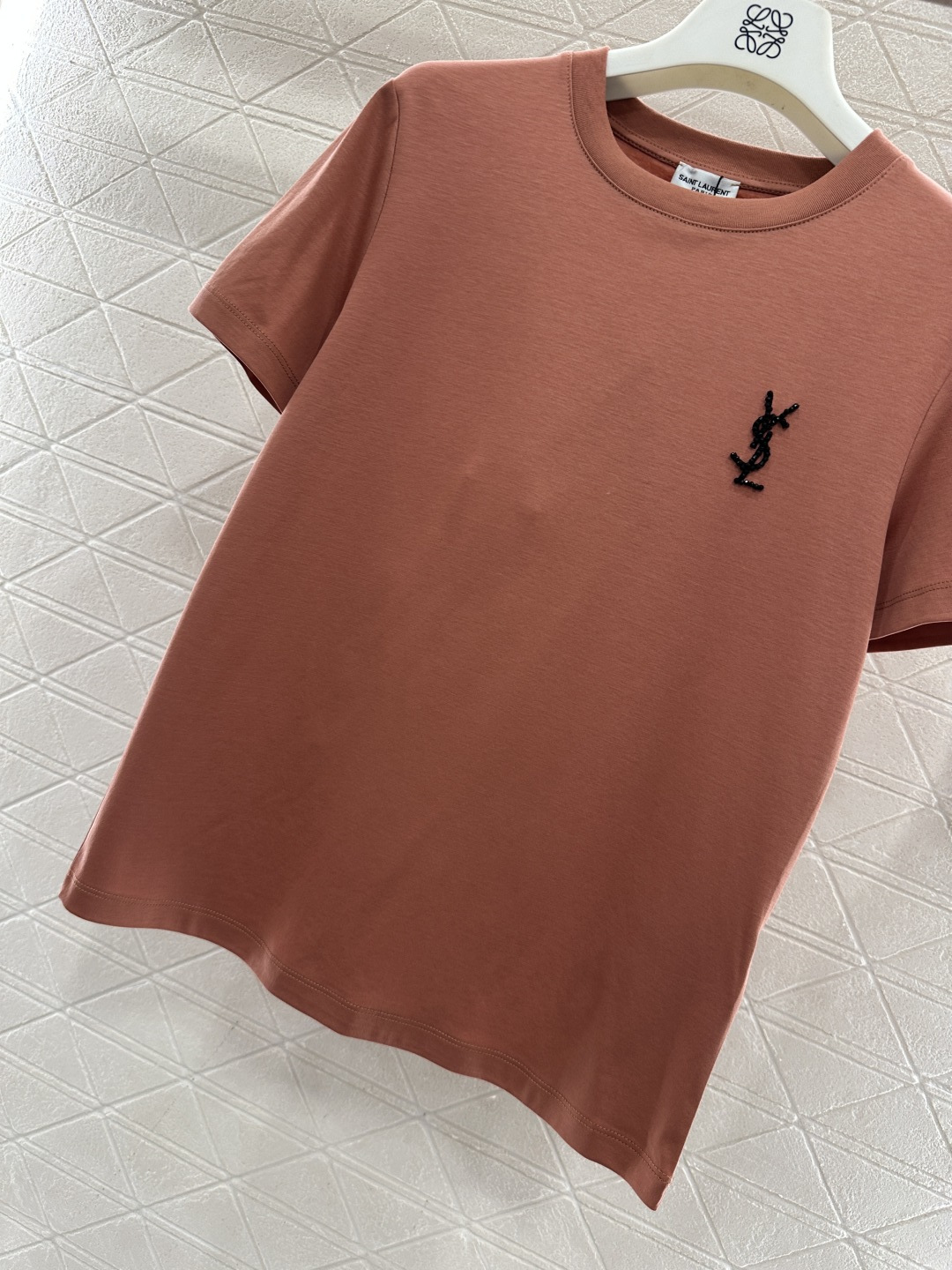 ♥Saint lauren*♥2026新品上架 钉珠字母徽标𝑇𝑒𝑒定制YB丝光全棉材质，透气舒适，质感十