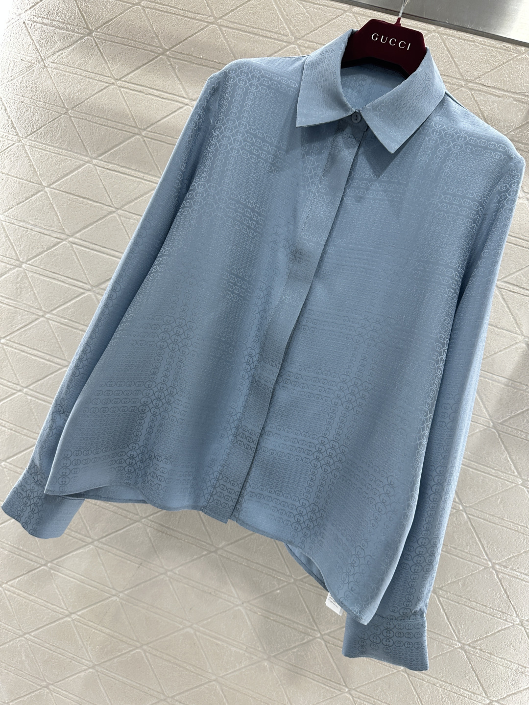 ♥Gucc*♥2026新品上架 提花真丝衬衫半裙套装定制YB进口提花真丝材质，质感光泽，养肤舒适，这套套