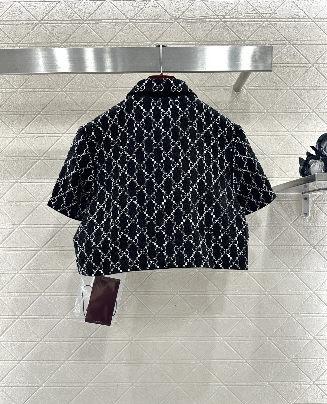 ♥Gucc*♥2026新品上架 翻领烫钻短款外套半裙套装定制YB进口材质，通体烫钻立体菱格分布，满铺双G